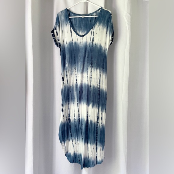 The Unbranded Brand Dresses & Skirts - Maxi Dress Tie-Dye Short Sleeved Blue White Women’s Size XS | Pockets V-neck